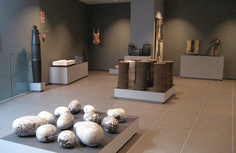 Vista De Una De Las Salas Del Museo De Cerámica (cerámica Contemporánea)